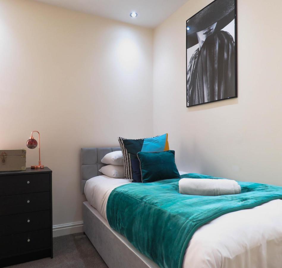 Tudors Esuites Four Bedroom House Birmingham Esterno foto