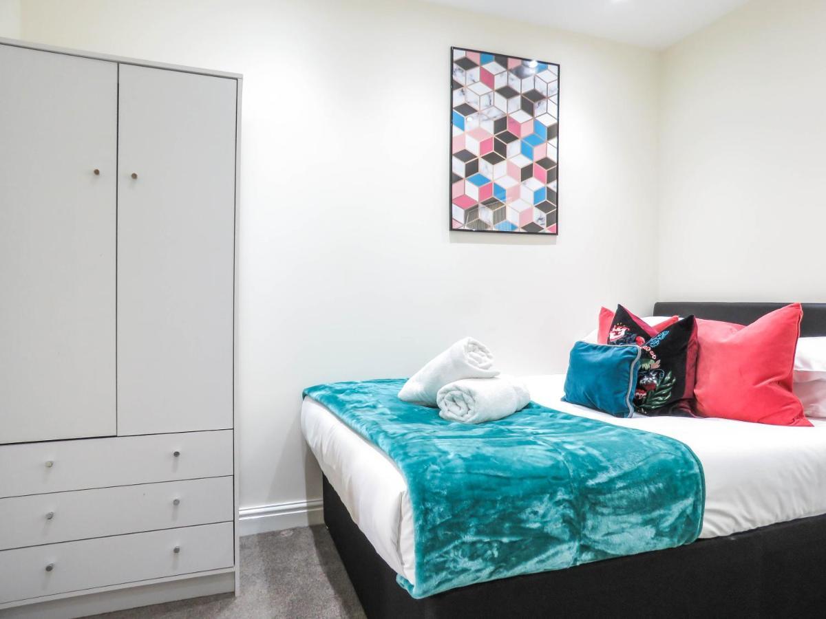 Tudors Esuites Four Bedroom House Birmingham Esterno foto
