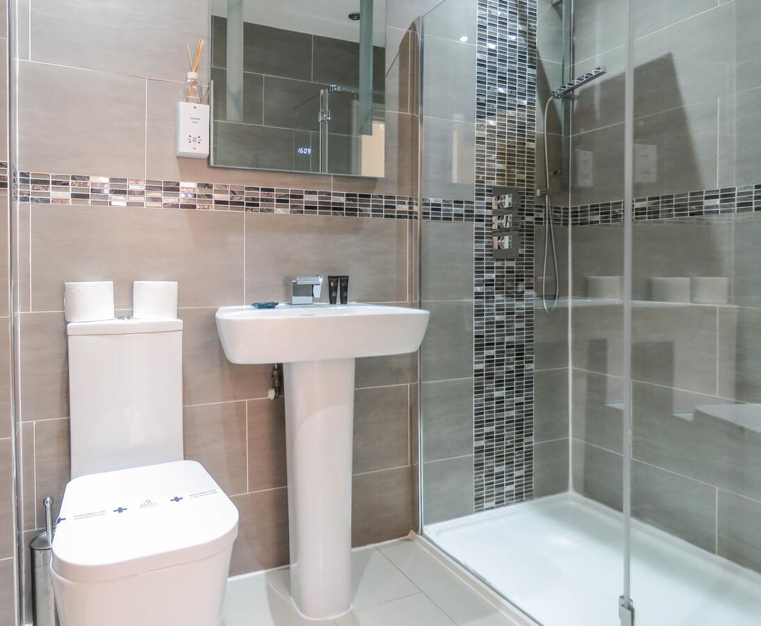 Tudors Esuites Four Bedroom House Birmingham Esterno foto