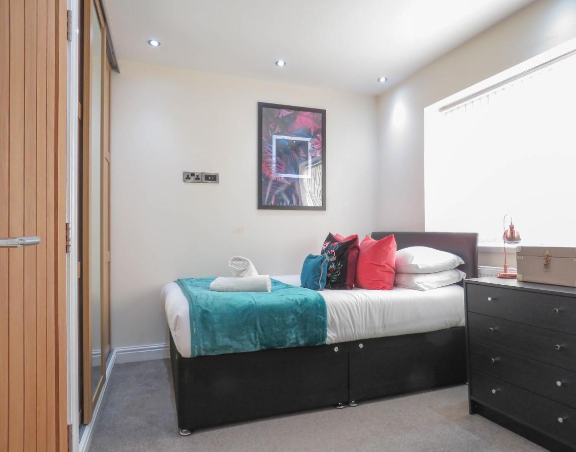 Tudors Esuites Four Bedroom House Birmingham Esterno foto