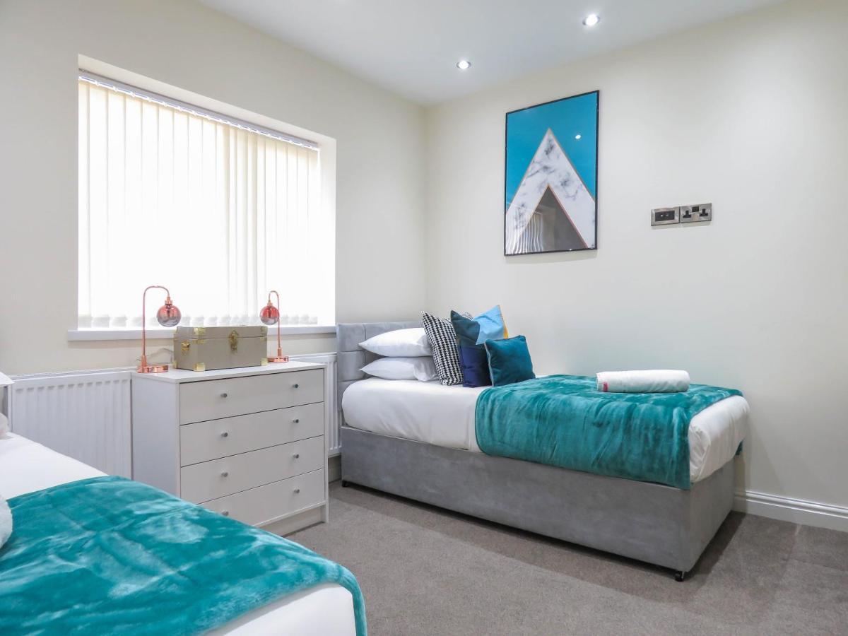 Tudors Esuites Four Bedroom House Birmingham Esterno foto
