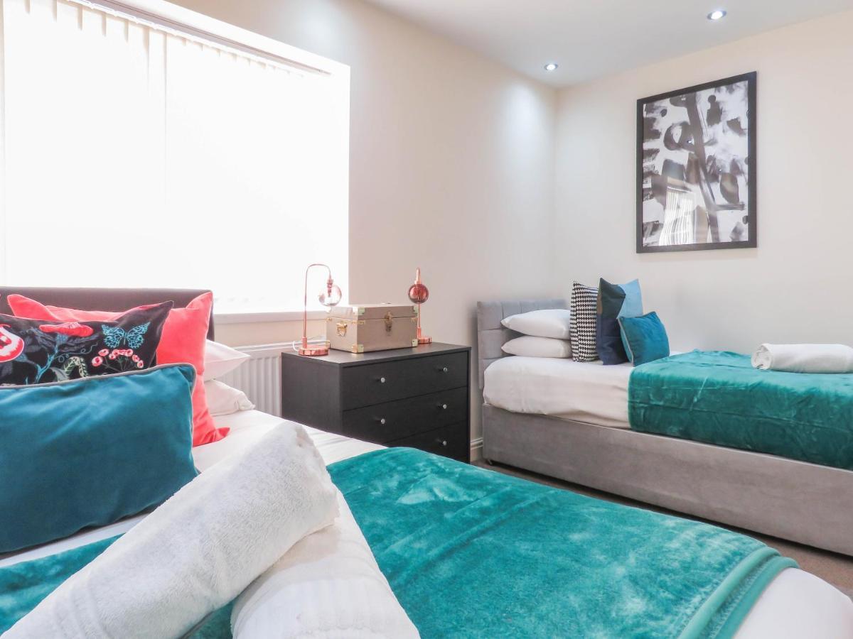 Tudors Esuites Four Bedroom House Birmingham Esterno foto